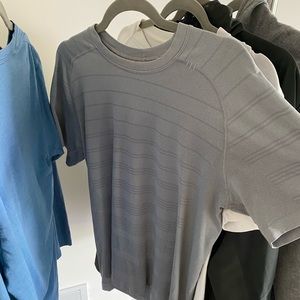 Lululemon men’s performance shirt size S